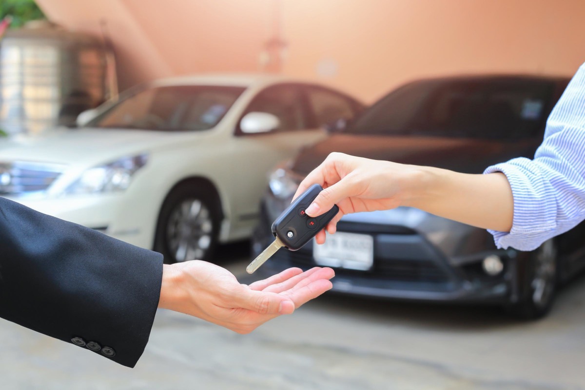 Consegna delle chiavi di un'auto